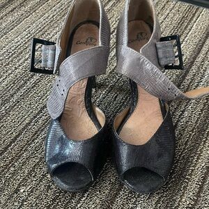 Gray and black snake skin patterned peep toe heels 6.5